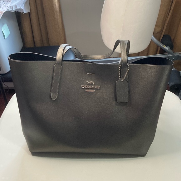 Coach Handbags - Coach Avenue Leather Tote Style F37871 LIKE NEW CONDITION